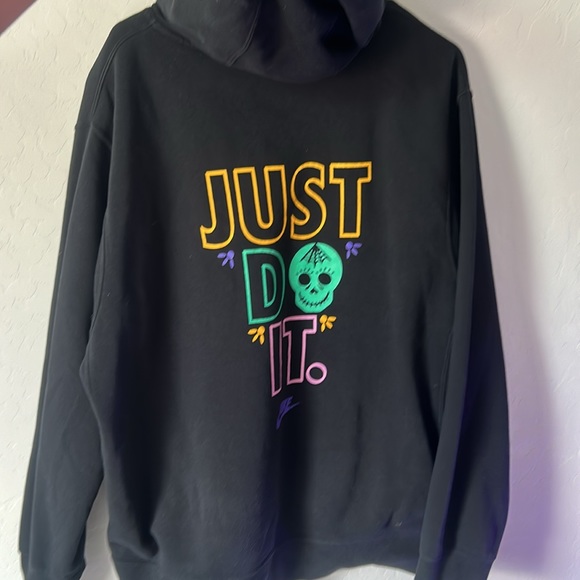 Black men’s Nike hoodie - Picture 2 of 3